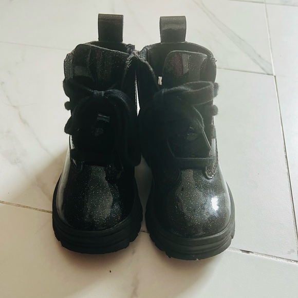 Toddler Boots - Ugg - Size 8 - Picture 5 of 6